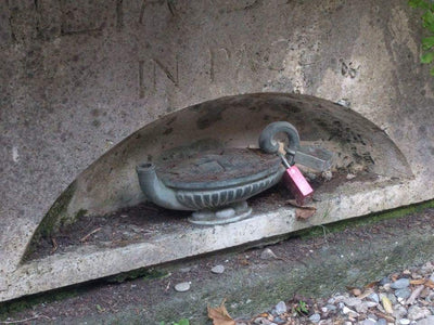 Caching at the German Cemetery in Rome